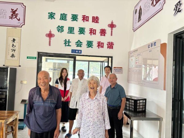 恒瑞易配 夏日送桃暖人心 民生关怀情更浓